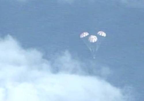 La Orion torna sulla Terra. Tre paracadute hanno aiutato l'ammaraggio