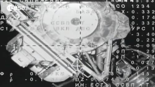 Un'immagine dal video dell'attracco alla ISS della navetta con a bordo Samantha
