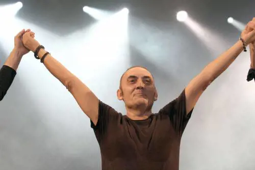 La carriera di Mango, il re del semi-falsetto che conquistò i big