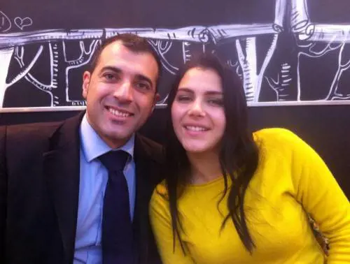 Il collaboratore di De Magistris posta una foto con la Nappi. E la pornostar si infuria