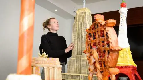 I palazzi "che si mangiano", in esposizione a Londra