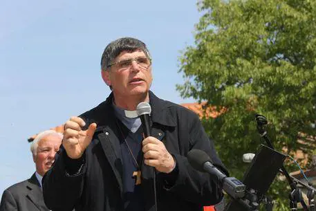 Terra dei fuochi, Don Patriciello: lo Stato ci chieda perdono