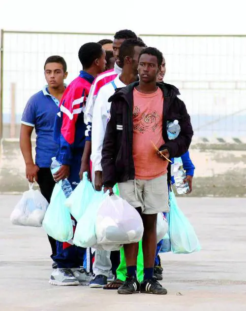 Italia invasa dai clandestini: ecco perché