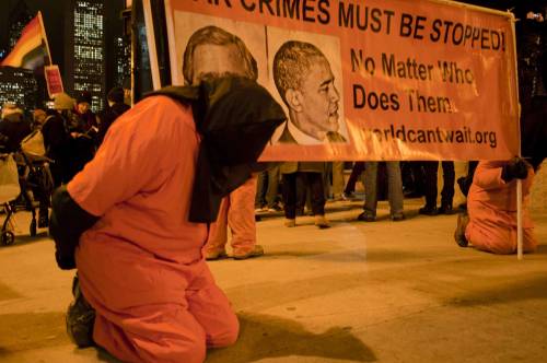 Chicago, manifestante protesta contro le torture della Cia