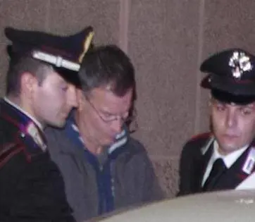 Si indaga sul pestaggio di un finanziere che stava facendo accertamenti su una società legata alla coop di Buzzi. Il boss rosso trasferito a Nuoro