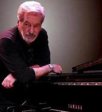 Un «Aperitivo» samba  per il Natale al Manzoni