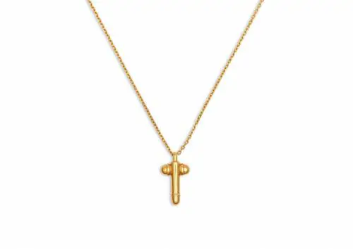 "Collana-pene" per Natale, polemica su Tom Ford: il gioiello ricorda il crocifisso?