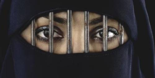 Manuale Isis: "La donna è schiava"