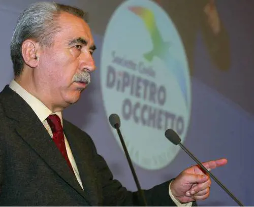 Giulietto Chiesa a una convention della Lista di Pietro nel 2004
