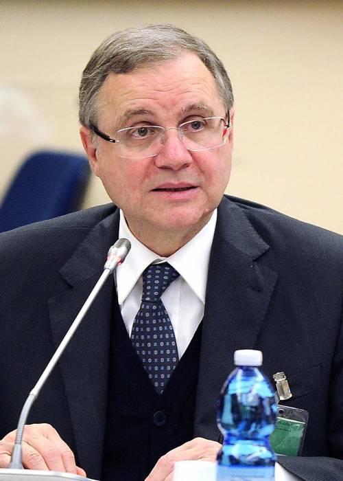 Visco sta con Draghi: «Serve il bazooka»