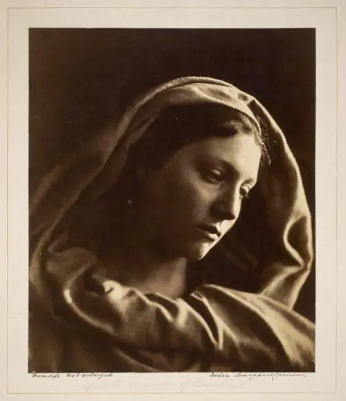 Ritratto di May Hiller, cameriera della Cameron