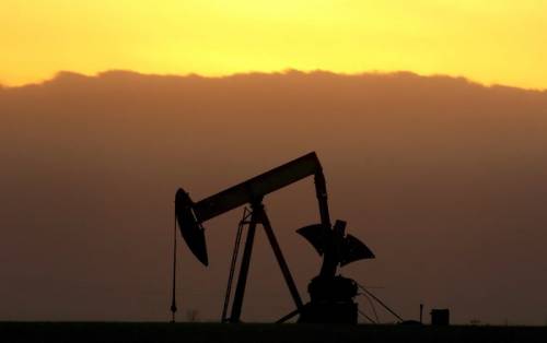 Petrolio sempre più giù: "Un’opportunità che l’Italia deve cogliere"