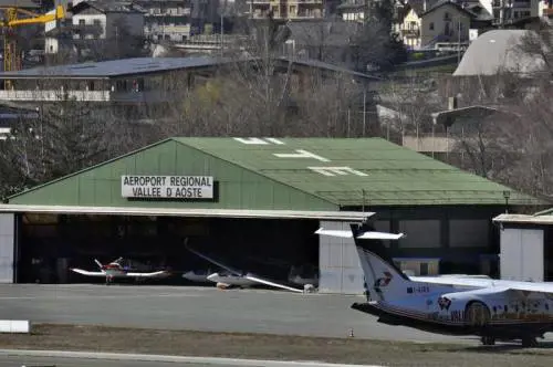 Il flop degli aeroporti locali: decollano sprechi e stipendi