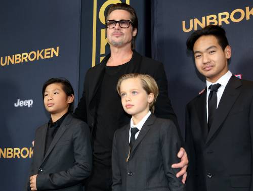 La bimba "cavia" che Jolie e Pitt trattano da bimbo