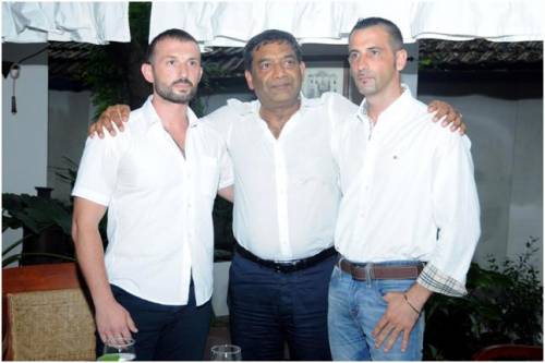 Vinod Sahai con i due marò Salvatore Girone e Massimiliano Latorre