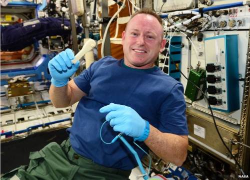 L'astronauta Barry Wilmore nella Stazione spaziale internazionale