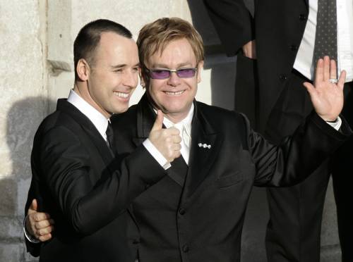 Elton John e David Furnish oggi sposi in Inghilterra 