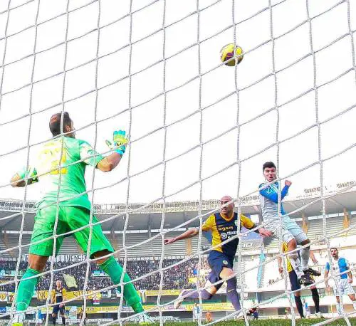 Al Chievo un brutto derby, Paloschi affossa il Verona nel finale