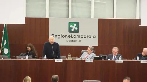 Mogol regala a Maroni l’inno della Lombardia
