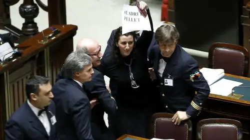 La protesta in aula dei 5 Stelle