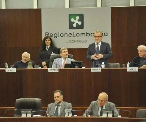 «Gente forte e generosa» Intonato in Regione il nuovo inno lombardo