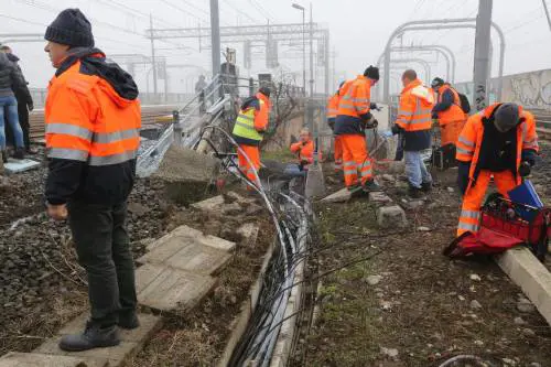 L'attacco dei No Tav alla stazione di Bologna