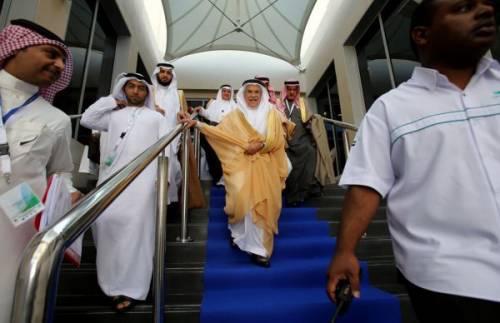 Petrolio, la sfida saudita: abbassare ancora i prezzi per attaccare gli Usa