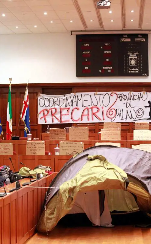 E a Milano occupata l'aula del Consiglio