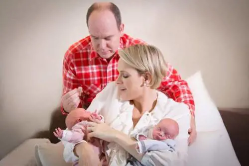 Le prime foto dei gemellini di Alberto e Charlene di Monaco