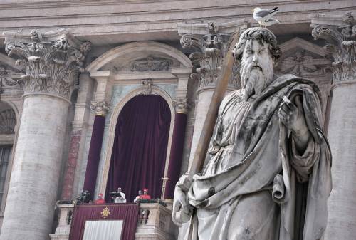 Il dono del Pontefice ai clochard: servizio barba e capelli in Vaticano