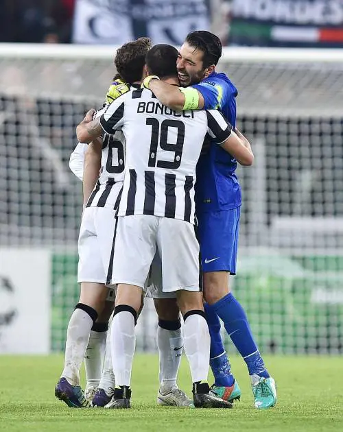 L'italiano tifoso da salotto Stadi vuoti, Europa lontana