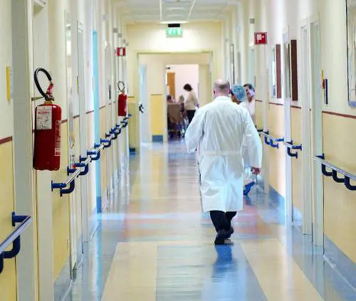 Resta sott'acqua per 43 minuti, ragazzo salvato al San Raffaele