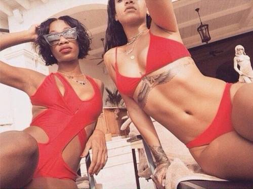 Rihanna, bikini rosso e vacanza alle Barbados