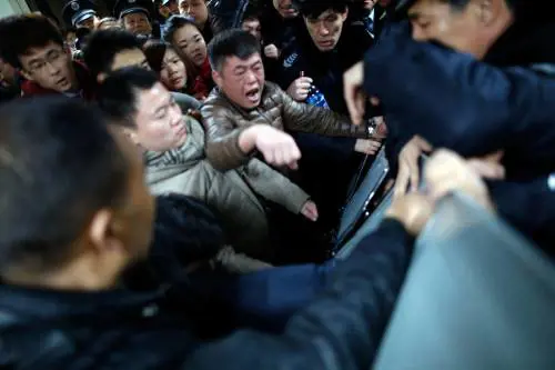 Cina, tragedia a Shanghai: 35 morti in ressa per dollari finti