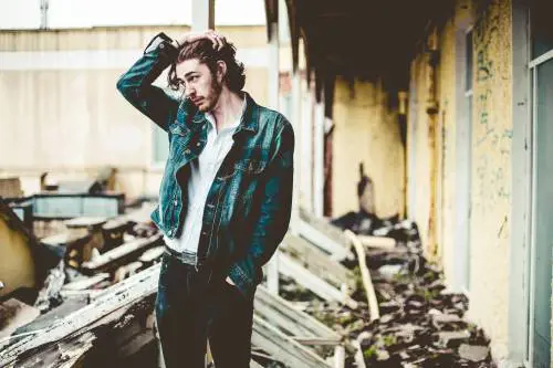 Hozier, paladino dei diritti gay, superospite a Sanremo