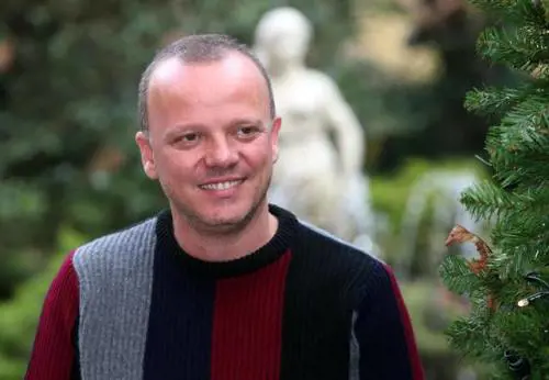 Auto della polizia per far sesso e accompagnare Gigi D'Alessio 