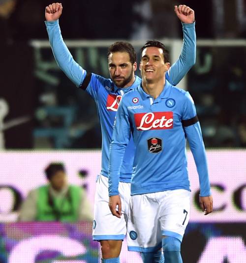 Higuain è l'oro di Napoli: due gol per restare terzi
