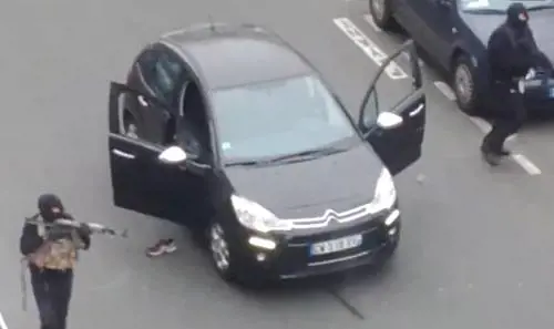 Dove e come comprare kalashnikov e lanciarazzi