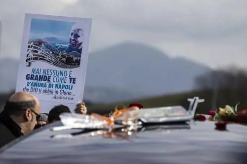 I funerali di Pino Daniele al Divino Amore a Roma