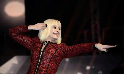 La replica di Raffaella Carrà: "Le critiche al mio show? Non le ho lette, non voglio stare male"