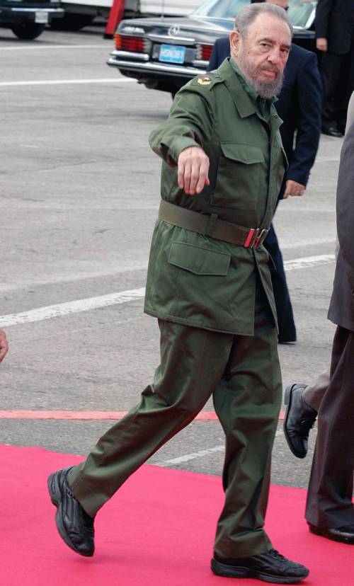 Fidel Castro in una cerimonia ufficiale il 26 settembre 2003 (Wikipedia)