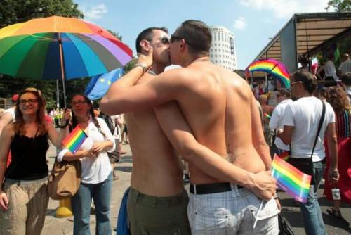 Omosessuali ad un gay pride