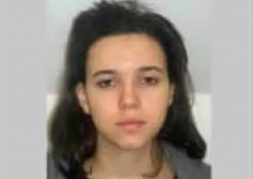 Hayat Boumeddiene in una foto diffusa dalla polizia francese