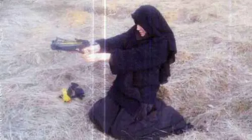 Hayat Boumeddiene: dal bikini al velo integrale