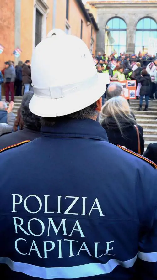 I vigili allo stadio, Roma abbandonata
