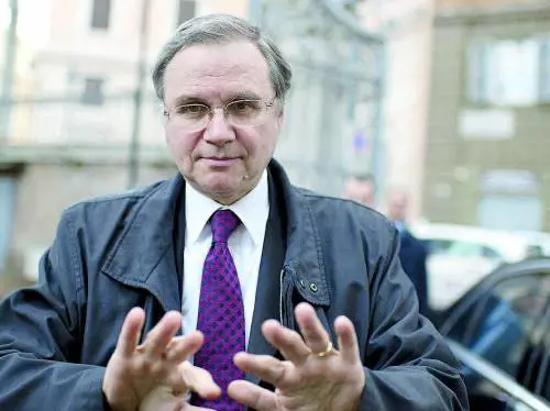 Visco: «La Bce compri titoli di Stato»