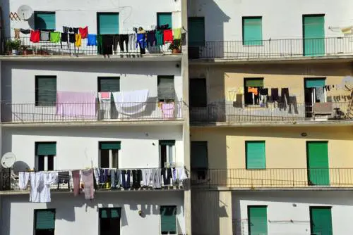 Affittare conviene sempre meno: più della metà del canone svanisce tra tasse e spese