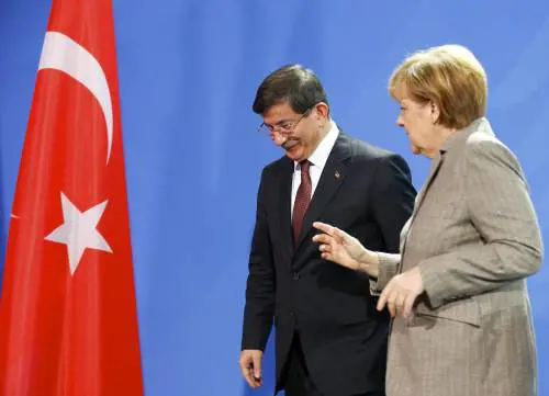La Germania in pressing sulla Turchia: "Blocchi i miliziani dell'Isis"