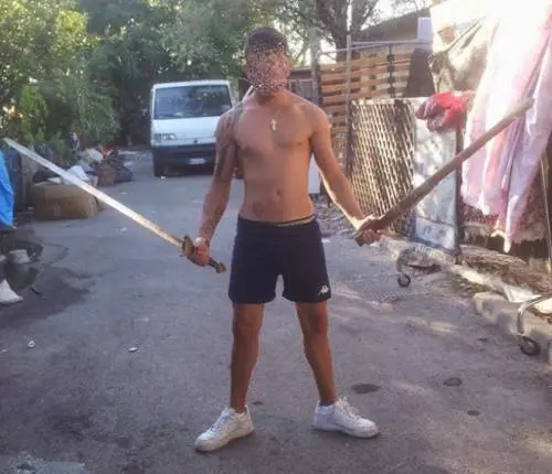 Armi e droga al campo rom