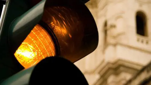 Riforma semafori: verde più corto e il giallo più lungo